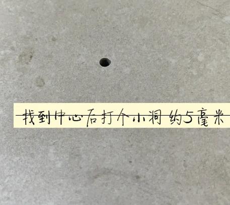 鹰潭瓷砖空鼓维修公司专业解答在瓷砖铺贴过程中，如果砂料搅拌不均匀，将会带来以下问题