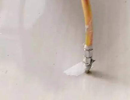 鹰潭瓷砖空鼓维修公司专业解答在瓷砖铺贴过程中，如果使用的砂料过粗（如全部使用了粗砂），可能会导致以下问题